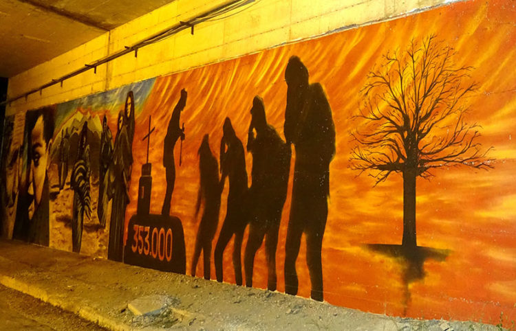 Γκράφιτι στον κόμβο Μαυροδερίου Κοζάνης για τη Γενοκτονία των Ποντίων και την προσφυγιά (φωτ.: Παντελής Αλεξιάδης)
