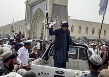 Ταλιμπάν κάνουν επίδειξη ισχύος στην Κανταχάρ, στο Αφγανιστάν (φωτ.: 
EPA/STRINGER)
