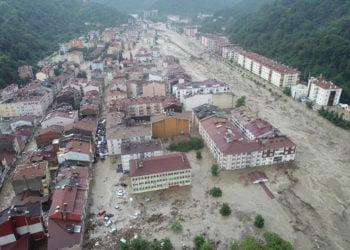 Το πλημμυρισμένo Μποζκούρτ στην επαρχία της Κασταμονής (φωτ.: EPA)