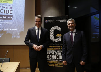 Ο Κυριάκος Μητσοτάκης και ο Γιώργος Βαρυθυμιάδης στο διεθνές συνέδριο για το έγκλημα της Γενοκτονίας, τον Δεκέμβριο του 2019 (φωτ.: ΑΠΕ-ΜΠΕ / Αλέξανδρος Βλάχος)