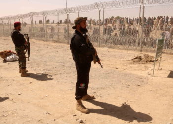 Φύλακες στα σύνορα Πακιστάν-Αφγανιστάν (φωτ.: EPA/ Akhter Gulfam)