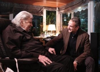 Στιγμιότυπο από παλαιότερη συνάντηση του Κυριάκου Μητσοτάκη με τον Μίκη Θεοδωράκη, στο σπίτι του μουσικοσυνθέτη στην Πλάκα (φωτ.: https://www.facebook.com/kyriakosmitsotakis/)