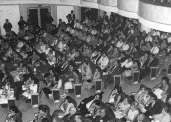 Οι θεατές στο φεστιβάλ του 1966, σε ηρεμία (φωτ.: flix.gr)