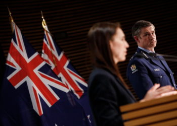 Η πρωθυπουργός της Νέας Ζηλανδίας και ο αρχηγός της αστυνομίας σε ενημέρωση για την τρομοκρατική επίθεση (φωτ.: EPA/ Robert Kitchin)