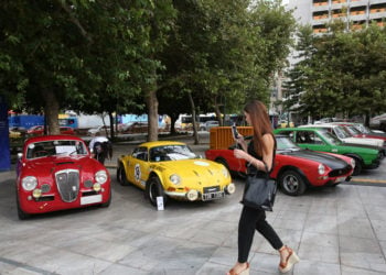 Αυτοκίνητα που έχουν συμμετάσχει σε παλαιότερα Ράλι Ακρόπολις εκτίθενται στην πλατεία Συντάγματος (φωτ.: ΑΠΕ-ΜΠΕ / Ορέστης Παναγιώτου)