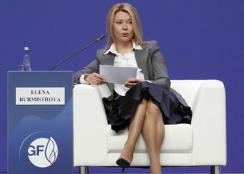 Η Γιελένα Μπουρμίστροβα, επικεφαλής του εξαγωγικού βραχίονα της ρωσικής πετρελαϊκής εταιρείας και παραγωγού φυσικού αερίου Gazprom (φωτ.: EPA / Anatoly Maltsev)