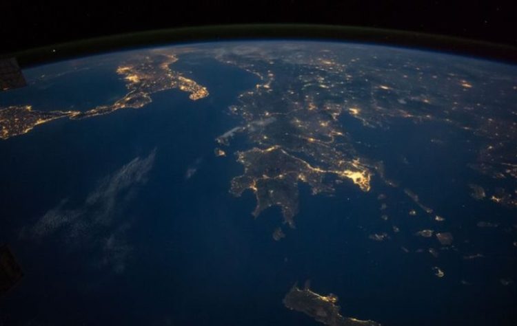 Η Ελλάδα φωτογραφημένη βράδυ από τον ISS