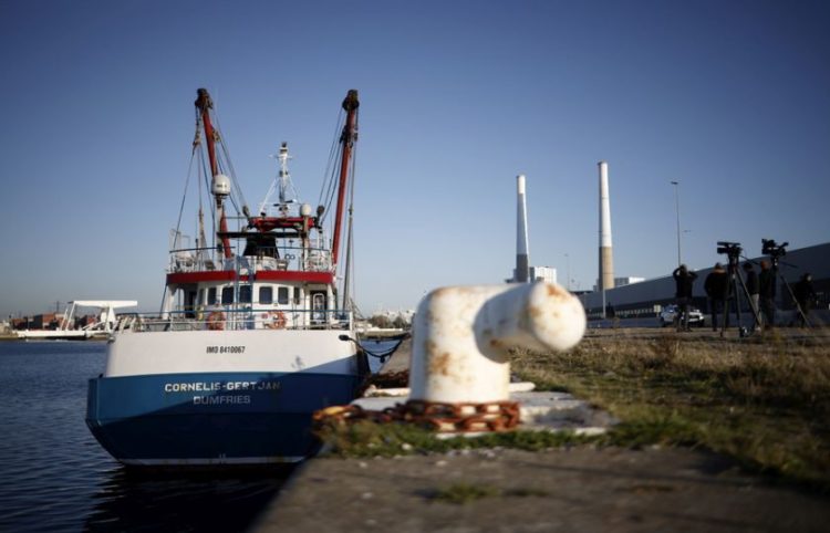 To αλιευτικό σκάφος που κατασχέθηκε από τις γαλλικές Αρχές (Φωτ.: EPA / Yoan Valat)