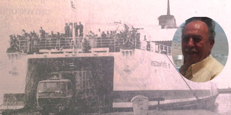 Το «Viscountess M» με την ελληνική σημαία και δεξιά ο καπετάνιος Γιώργος Σαμιωτάκης. Η φωτογραφία του πλοίου από το αρχείο του περιοδικού «Εφοπλιστής»