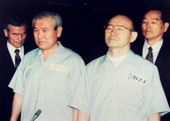 Ο Τσαν Τζου-χαν δεξιά (φωτ.: EPA/ Yphnap South Korea out)
