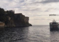 Tο καραβάκι φτάνει στο λιμάνι του Αγίου Όρους (φωτ.: Ρωμανός Κοντογιαννίδης)
