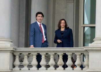 Η Κάμαλα Χάρις με τον πρωθυπουργό του Καναδά (φωτ.:  EPA/Chris Kleponis - CNP)