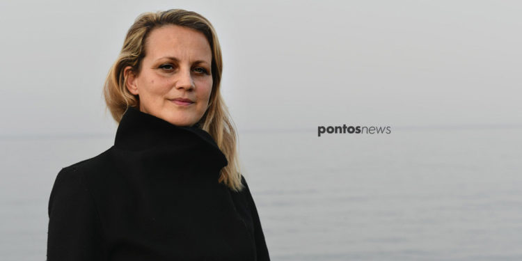 «Χρυσό» κορίτσι η Σοφία Χρυσοχοΐδου ποζάρει για το pontosnews.gr και το φωτογραφικό φακό του Φίλιππου Φασούλα