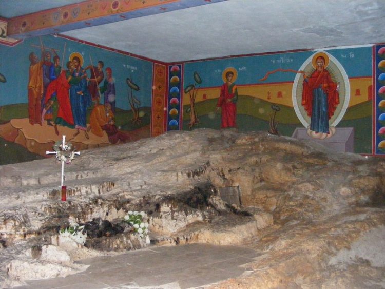 Το σημείο λιθοβολισμού τοου Αγίου Στεφάνου, κάτω από την ελληνορθόδοξη εκκλησία του Αγίου Στεφάνου, στους πρόποδες του Όρου των Ελαιών στην Ιερουσαλήμ (πηγή: en.wikipedia.org/Zeromancer44)