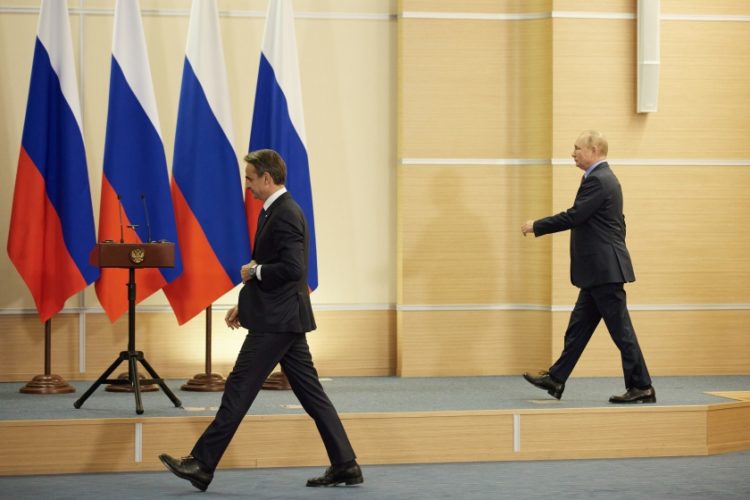 Στιγμιότυπο από τη συνάντηση του πρωθυπουργού Κυριάκου Μητσοτάκη με τον πρόεδρο της Ρωσίας Βλαντιμίρ Πούτιν, στο Σότσι, Τετάρτη 8 Δεκεμβρίου 2021.(EUROKINISSI/ Γρ/ Τύπου Πρωθυπουργού/ΔΗΜΗΤΡΗΣ ΠΑΠΑΜΗΤΣΟΣ)