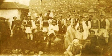 Ένας από τους πρώτους ομίλους Κοτσιαμάνων Τετραλόφου (έτος 1926 ή 1927)