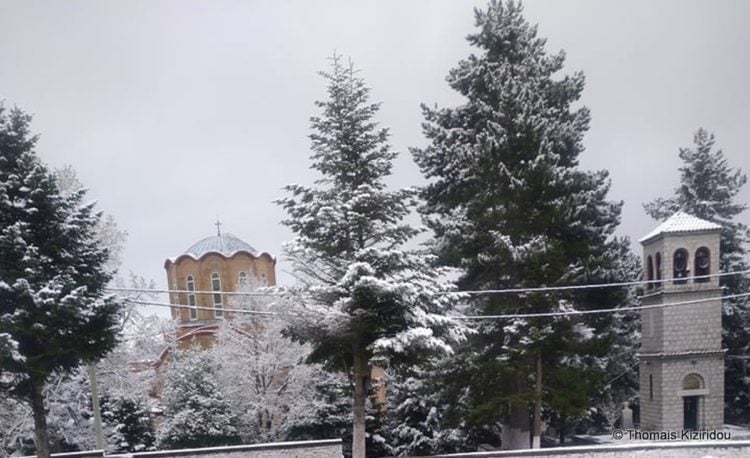 Χιονισμένος ο τρούλος της Παναγίας Σουμελά στο Βέρμιο (φωτ.: Θ. Κιζιρίδου)