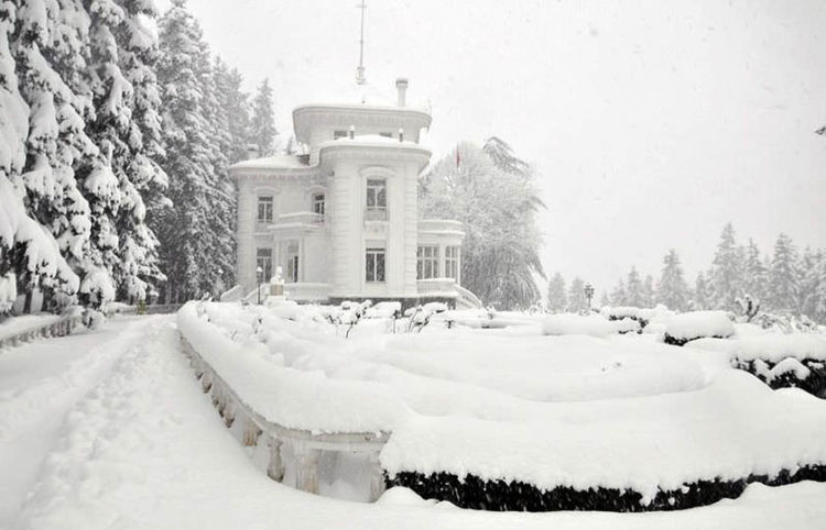 Η  οικία του Κωνσταντίνου Καπαγιαννίδη στο Σόουκ-Σου, χιονισμένη (πηγή: Daily Sabah)