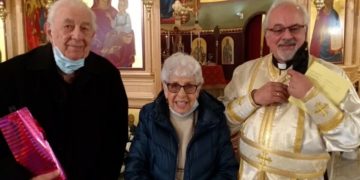 Το ζεύγος Χαρίλαου και Κατερίνα Σερεμέτη γιορτάζει τα 63 χρόνια έγγαμου βίου τους (φωτ.: Εθνικός Κήρυξ/ Μιχάλης Κακιάς)