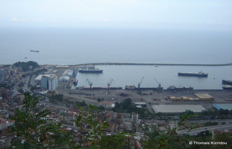 Η περιοχή Δαφνούντα όπου βρίσκεται το λιμάνι της Τραπεζούντος (φωτ.: Θωμαΐς Κιζιρίδου)