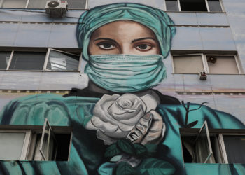 Τοιχογραφία στο «Τζάνειο» που απεικονίζει μια νοσηλεύτρια. Το έργο είναι του Hambas.(φωτ.: EUROKINISSI / Γιάννης Παναγόπουλος)