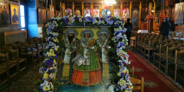 Εικόνα των Τριών Ιεραρχών στην Αγία Τριάδα Ναυπλίου (φωτ.: ΑΠΕ-ΜΠΕ / Ευάγγελος Μπουγιώτης)