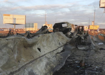 Κατεστραμμένο ρωσικό όχημα από μάχη στο Κίεβο (φωτ.: EPA/ Alisa Yakubovych)