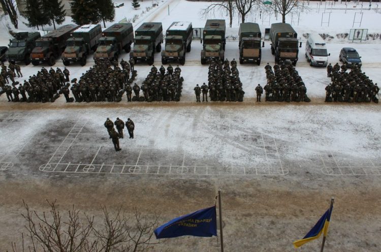 Φωτογραφία από τακτική και ειδική άσκηση της Εθνικής Φρουράς της Ουκρανίας, χθες, στη βόρεια Ουκρανία (φωτ.:  EPA/OLEKSANDER YESMANCHUK)