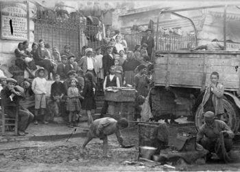 Πρόσφυγες από τη Μικρά Ασία στην Ελλάδα, το 1922 (φωτ.: Βιβλιοθήκη του Κογκρέσου / Συλλογή Αμερικανικού Ερυθρού Σταυρού)