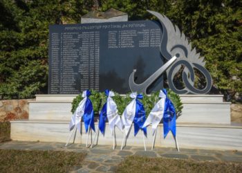 Το μνημείο όπου έγινε το ετήσιο μνημόσυνο Πεσόντων Αεροπορίας Ναυτικού (φωτ.: Γρ. Τύπου ΓΕΝ / EUROKINISSI)