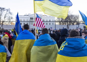 Πορεία διαμαρτυρίας υπέρ της Ουκρανίας στις ΗΠΑ (φωτ.: EPA/ Jim Lo Scalzo)