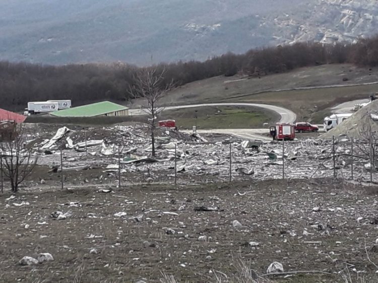 Εικόνα από την έκρηξη στο εργοστάσιο δυναμίτιδας της ΕΛΤΕΚ, στην Ιτέα Γρεβενών
(φωτ.: EUROKINISSI)