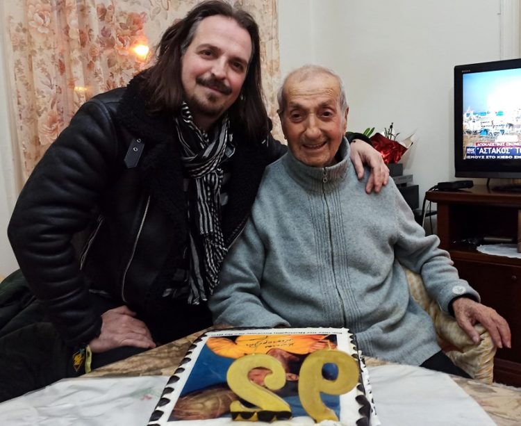 Ο Κώστας Νεστορίδης με τον γιο του Γιώργο, χθες στα γενέθλιά του (πηγή: facebook.com/george.nestoridis.7)