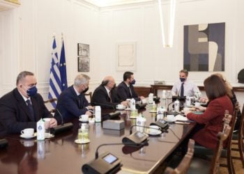 Ο Κυριάκος Μητσοτάκης συναντήθηκε στο Μέγαρο Μαξίμου με αντιπροσωπεία της Δημοκρατικής Ένωσης Ελληνικής Εθνικής Μειονότητας «ΟΜΟΝΟΙΑ» και του Κόμματος Ένωσης Ανθρωπίνων Δικαιωμάτων (φωτ.: Δημήτρης Παπαμήτσος/Γρ. Τύπου Πρωθυπουργού/EUROKINISSI)