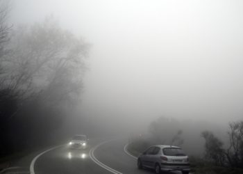 Εικόνα από πυκνή ομίχλη στην Πεντέλη (φωτ.: Μιχάλης Καραγιάννης/EUROKINISSI)