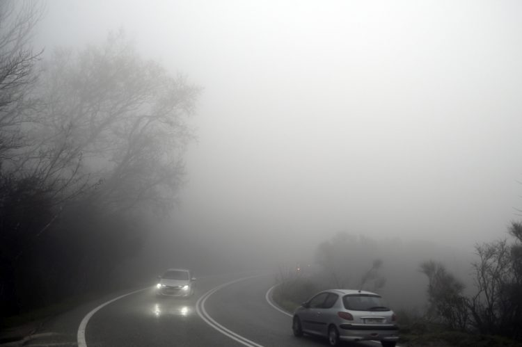 Εικόνα από πυκνή ομίχλη στην Πεντέλη (φωτ.: Μιχάλης Καραγιάννης/EUROKINISSI)