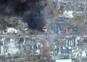 Εικόνας φωτιάς από τη Μαριούπολη (φωτ. αρχείου: EPA/ Satellite Image 2022 Maxar Technologies)