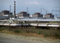 Γενική άποψη του εργοστασίου παραγωγής πυρηνικής ενέργειας στη Ζαπορίζια της Ουκρανίας (φωτ.: EPA/SERGEI SUPINSKY)