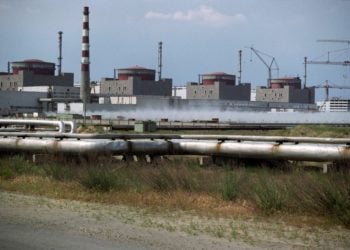 Γενική άποψη του εργοστασίου παραγωγής πυρηνικής ενέργειας στη Ζαπορίζια της Ουκρανίας (φωτ.: EPA / Sergei Supinsky)