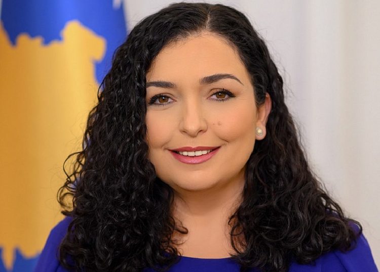 Η επικεφαλής του Κοσόβου Βιόσα Οσμάνι Σαντρίου (πηγή: Presidency of Kosovo - https://president-ksgov.net/sq/biografia-92)