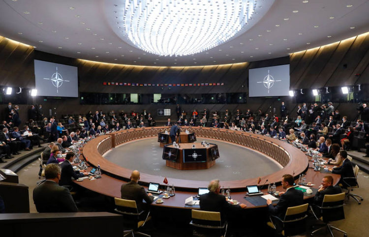 Στιγμιότυπο από την έκτακτη συνεδρίαση των υπουργών Εξωτερικών των χωρών-μελών του ΝΑΤΟ (φωτ.: EPA / Stephanie Lecocq)