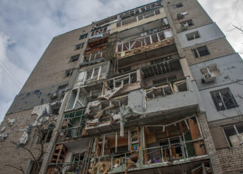 Πολυκατοικία στο κέντρο της πόλης Χάρκοβο, στην Ουκρανία (φωτ.: EPA /  Vasiliy Zhlobsky)