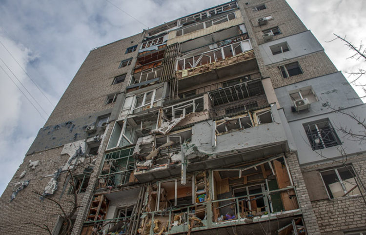 Πολυκατοικία στο κέντρο της πόλης Χάρκοβο, στην Ουκρανία (φωτ.: EPA /  Vasiliy Zhlobsky)