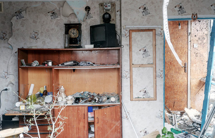 Κατεστραμμένο σπίτι στη Μαριούπολη (φωτ.: Γιατροί Χωρίς Σύνορα / MSF International)