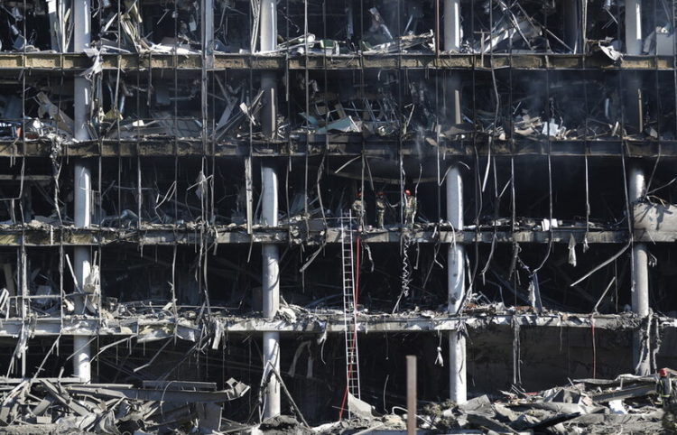 Κατεστραμμένο εμπορικό κέντρο από ρωσικές επιθέσεις στο Κίεβο (φωτ. αρχείου: EPA/ Atef Safadi)
