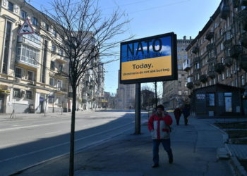 Στους δρόμους του Κιέβου (φωτ.: EPA/ Andrzej Lange)