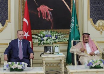 Ο Ερντογάν με τον Σαουδάραβα βασιλιά (Φωτ.:  EPA/TURKISH PRESIDENT PRESS OFFICE)