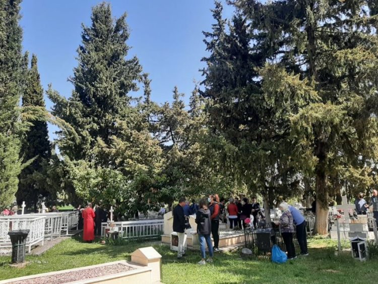Το ταφικό έθιμο στο Πρωτοχώρι Κοζάνης (Φωτ.: ertnews.gr)