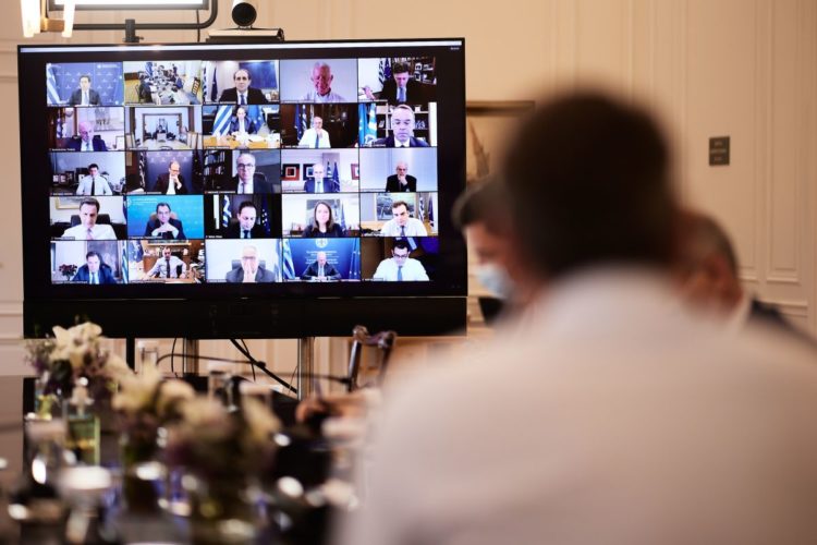 Συνεδρίαση του Υπουργικού Συμβουλίου υπό τον Πρωθυπουργό Κυριάκο Μητσοτάκη μέσω τηλεδιάσκεψης   (Φωτ.: Δημήτρης Παπαμήτσος /Γραφείο Τύπου Πρωθυπουργού/Eurokinissi)