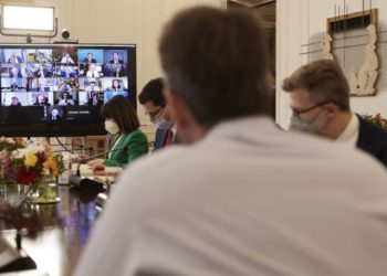 Συνεδρίαση του υπουργικού συμβουλίου υπό τον πρωθυπουργό μέσω τηλεδιάσκεψης (Φωτ.: Δημήτρης Παπαμήτσος/ ΑΠΕ-ΜΠΕ/Γραφείο Τύπου Πρωθυπουργού)